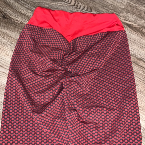 red butt scrunch TIKTOK leggings - Picture 4 of 5